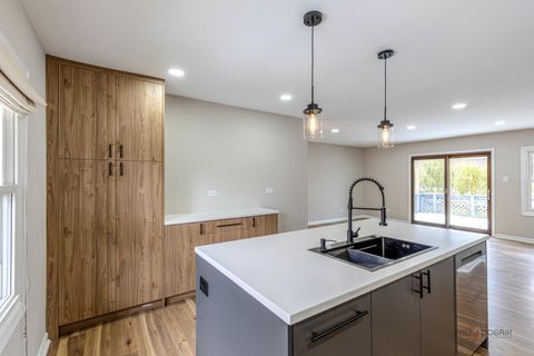 Tiny photo for 1096 Beechwood Road, Buffalo Grove, IL 60089 (MLS # 12540589)