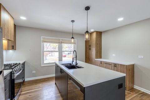 Tiny photo for 1096 Beechwood Road, Buffalo Grove, IL 60089 (MLS # 12540589)