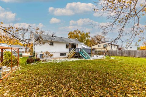 Tiny photo for 1096 Beechwood Road, Buffalo Grove, IL 60089 (MLS # 12540589)