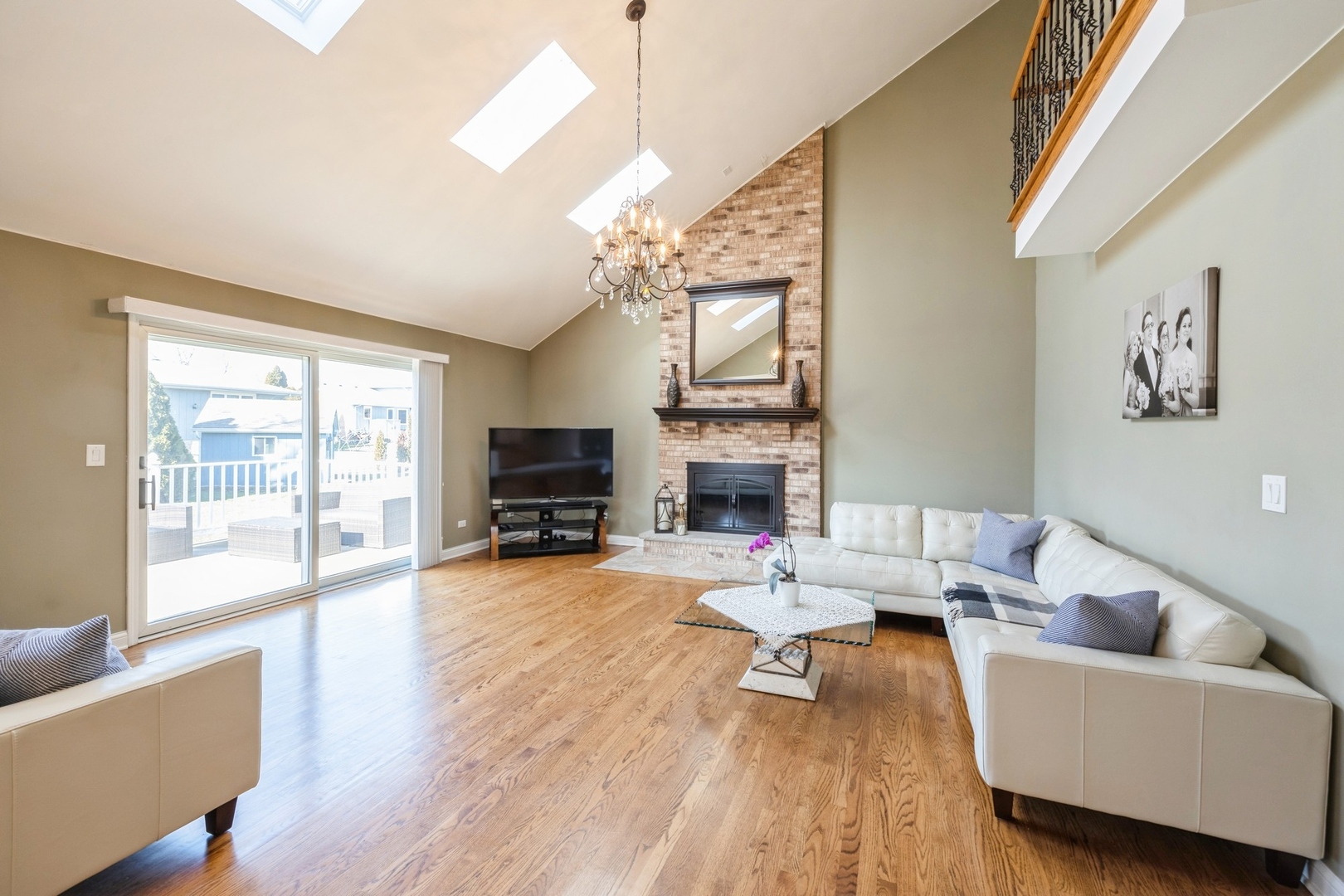 890 Woodcrest Lane