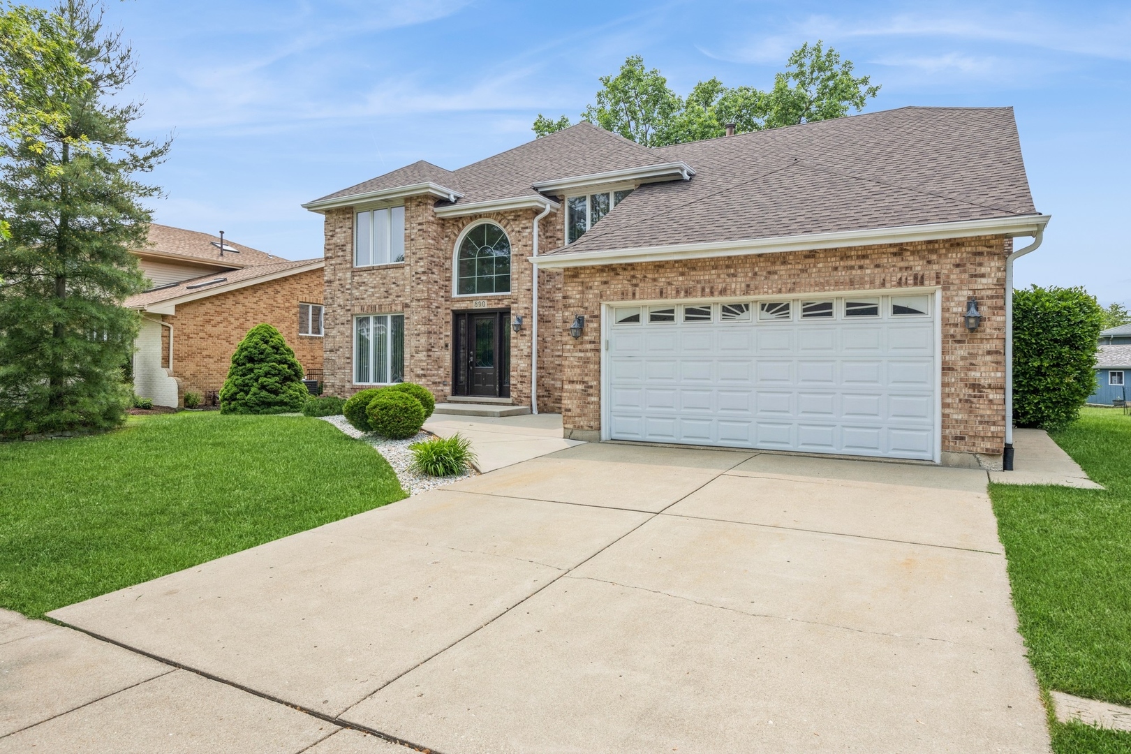 890 Woodcrest Lane
