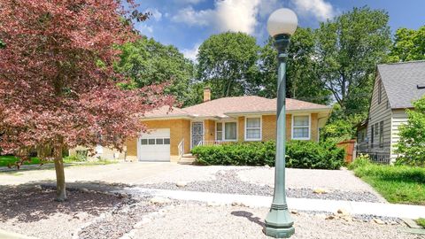 Tiny photo for 804 W White Street, Champaign, IL 61820 (MLS # 12695504)