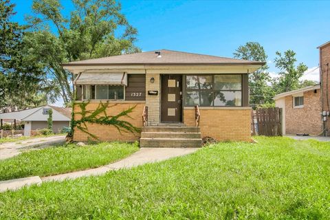 Photo of 1327 S Wolf Road, Hillside, IL 60162 (MLS # 12472952)