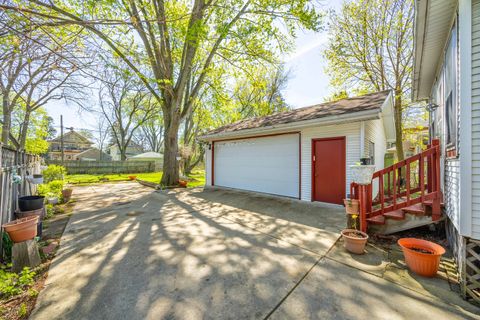 Tiny photo for 427 Grand Avenue, Aurora, IL 60506 (MLS # 12614051)