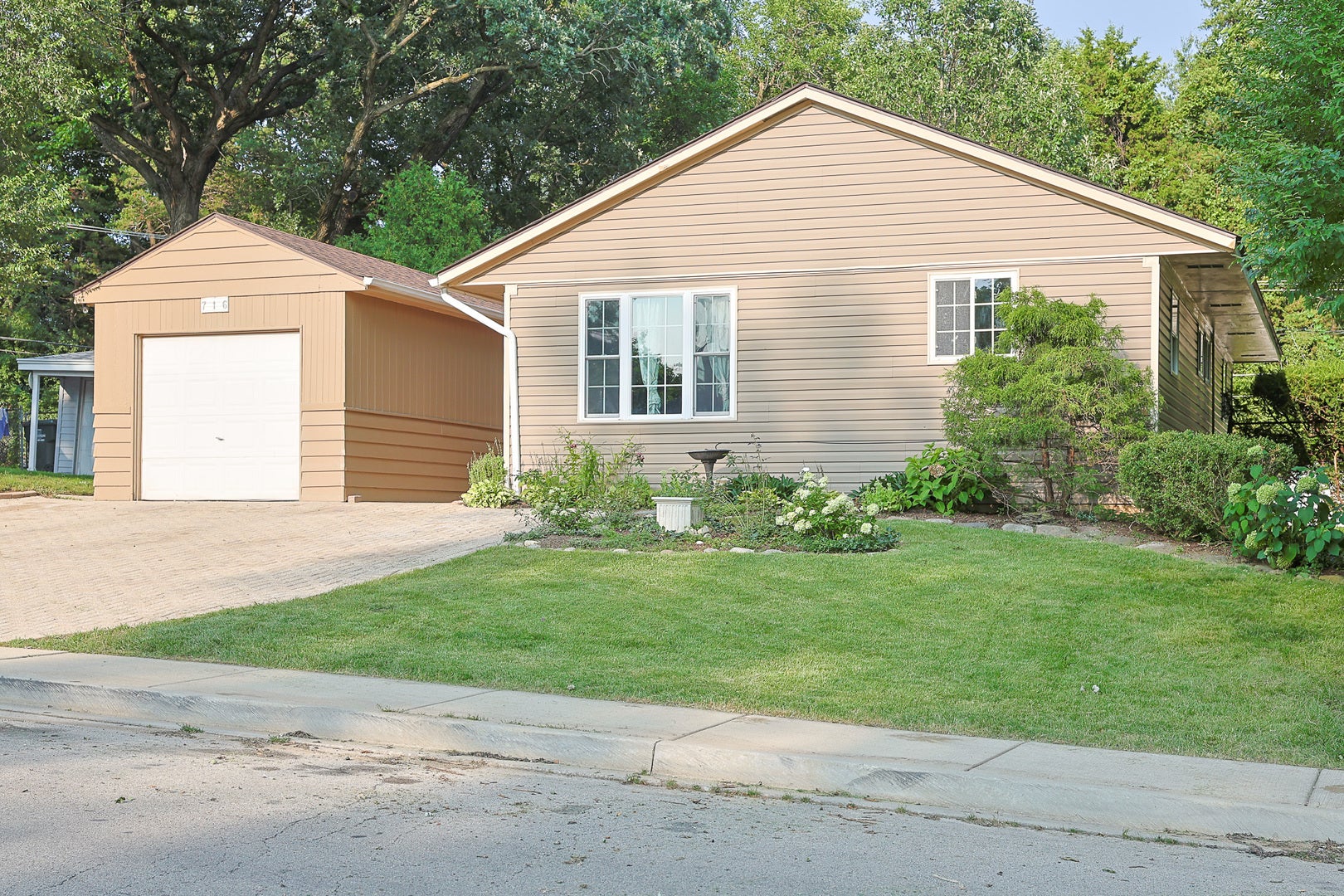 716 Navajo Drive