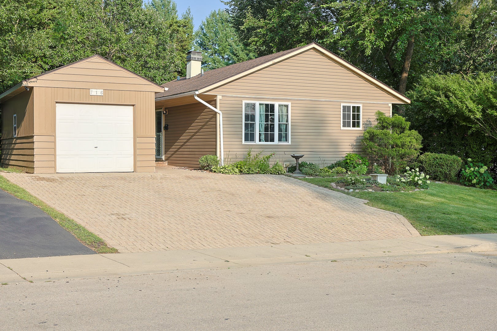 716 Navajo Drive