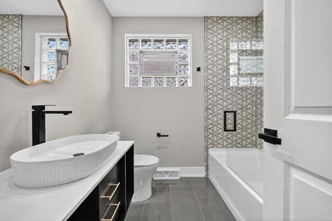 Tiny photo for 2601 W 98th Place, Evergreen Park, IL 60805 (MLS # 12498660)