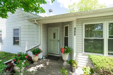 Photo of 886 Quincy Court, Island Lake, IL 60042 (MLS # 12737694)