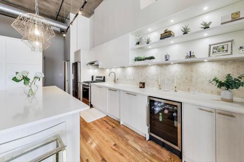 Tiny photo for 758 N LARRABEE Street #509, Chicago, IL 60654 (MLS # 12605059)
