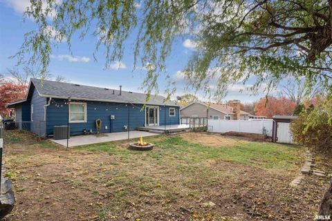 Tiny photo for 4618 FILLMORE Lane, Davenport, IA 52806 (MLS # QC4269321)