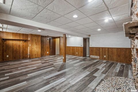 Tiny photo for 4618 FILLMORE Lane, Davenport, IA 52806 (MLS # QC4269321)