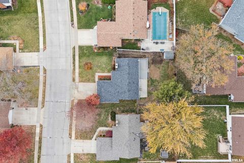 Tiny photo for 4618 FILLMORE Lane, Davenport, IA 52806 (MLS # QC4269321)