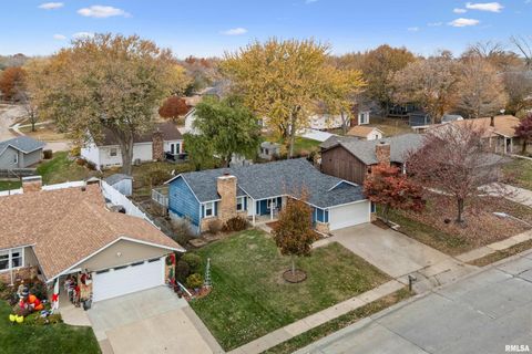 Tiny photo for 4618 FILLMORE Lane, Davenport, IA 52806 (MLS # QC4269321)