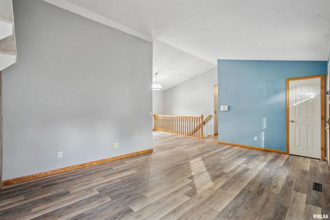 Tiny photo for 4618 FILLMORE Lane, Davenport, IA 52806 (MLS # QC4269321)