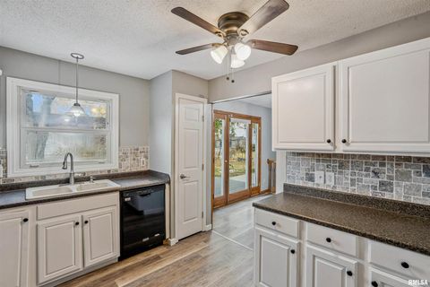 Tiny photo for 4618 FILLMORE Lane, Davenport, IA 52806 (MLS # QC4269321)