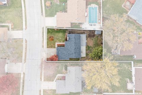 Tiny photo for 4618 FILLMORE Lane, Davenport, IA 52806 (MLS # QC4269321)