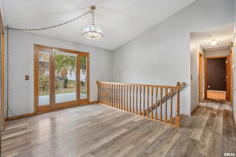 Tiny photo for 4618 FILLMORE Lane, Davenport, IA 52806 (MLS # QC4269321)