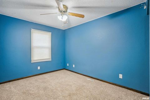 Tiny photo for 4618 FILLMORE Lane, Davenport, IA 52806 (MLS # QC4269321)