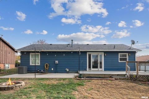 Tiny photo for 4618 FILLMORE Lane, Davenport, IA 52806 (MLS # QC4269321)