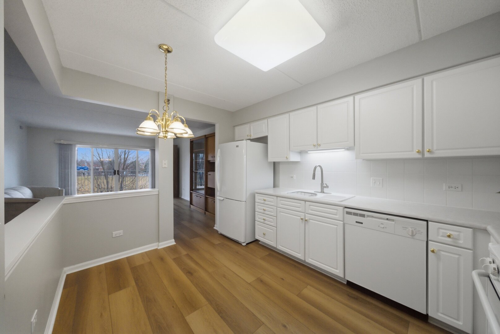 Properties 3 7081 W Touhy Avenue 407
