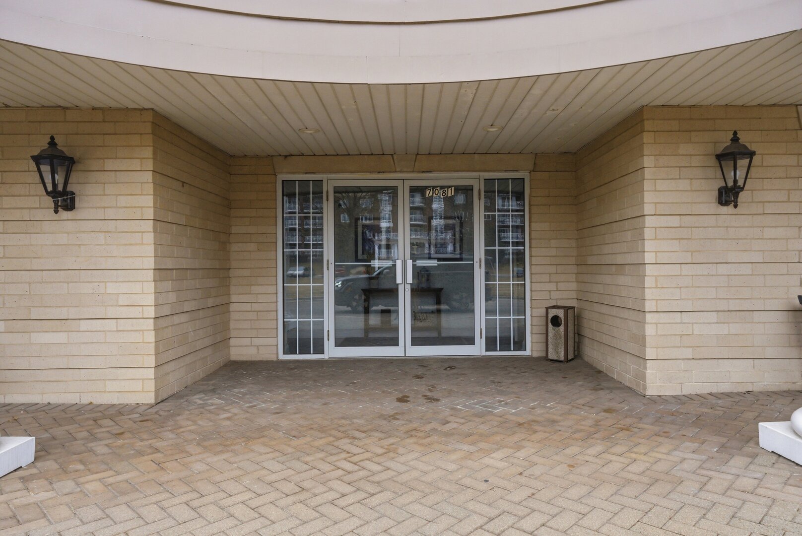 Properties 1 7081 W Touhy Avenue 407