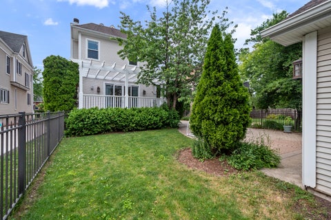 Tiny photo for 325 S Crescent Avenue, Park Ridge, IL 60068 (MLS # 12657867)