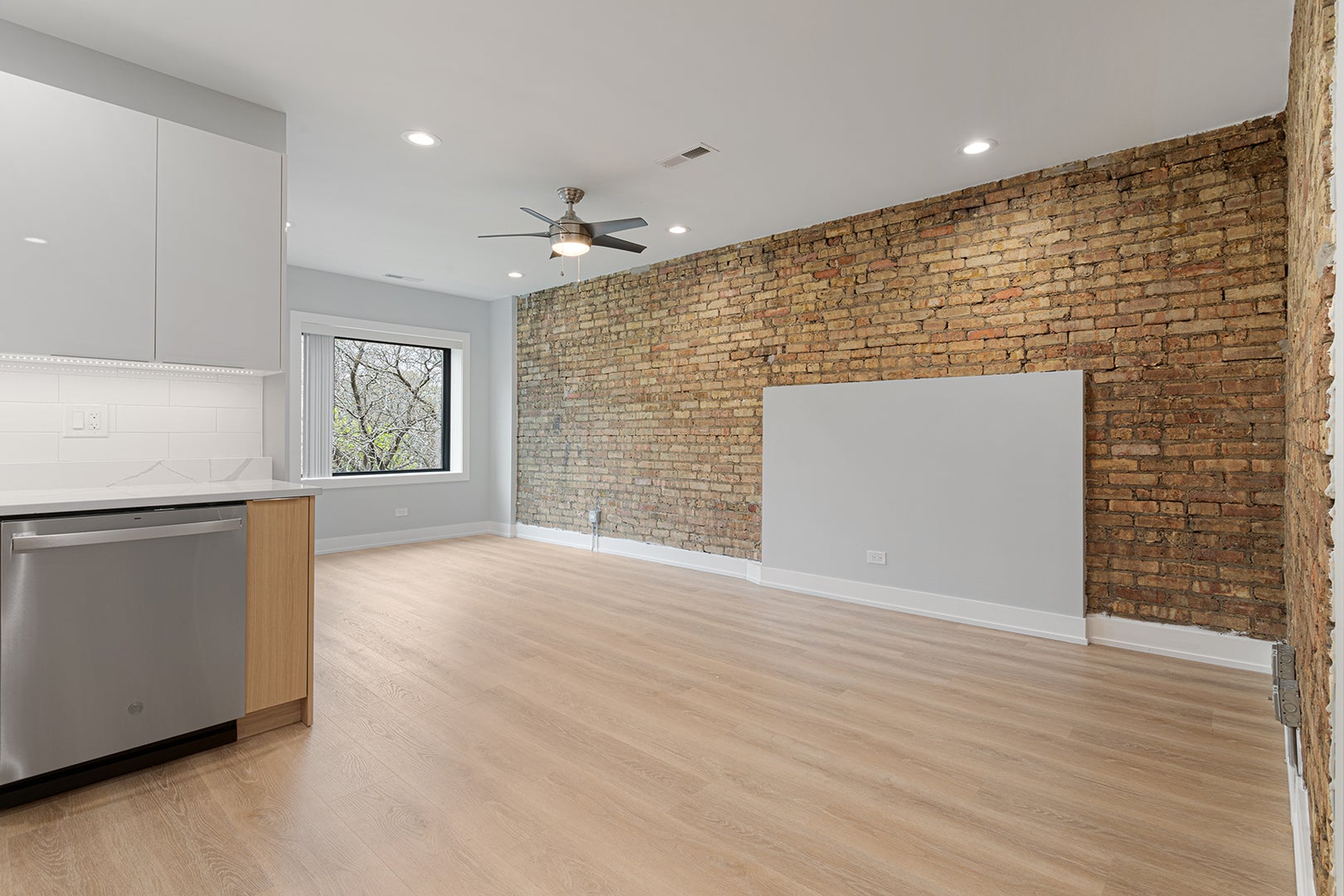 1558 W Juneway Terrace 3M