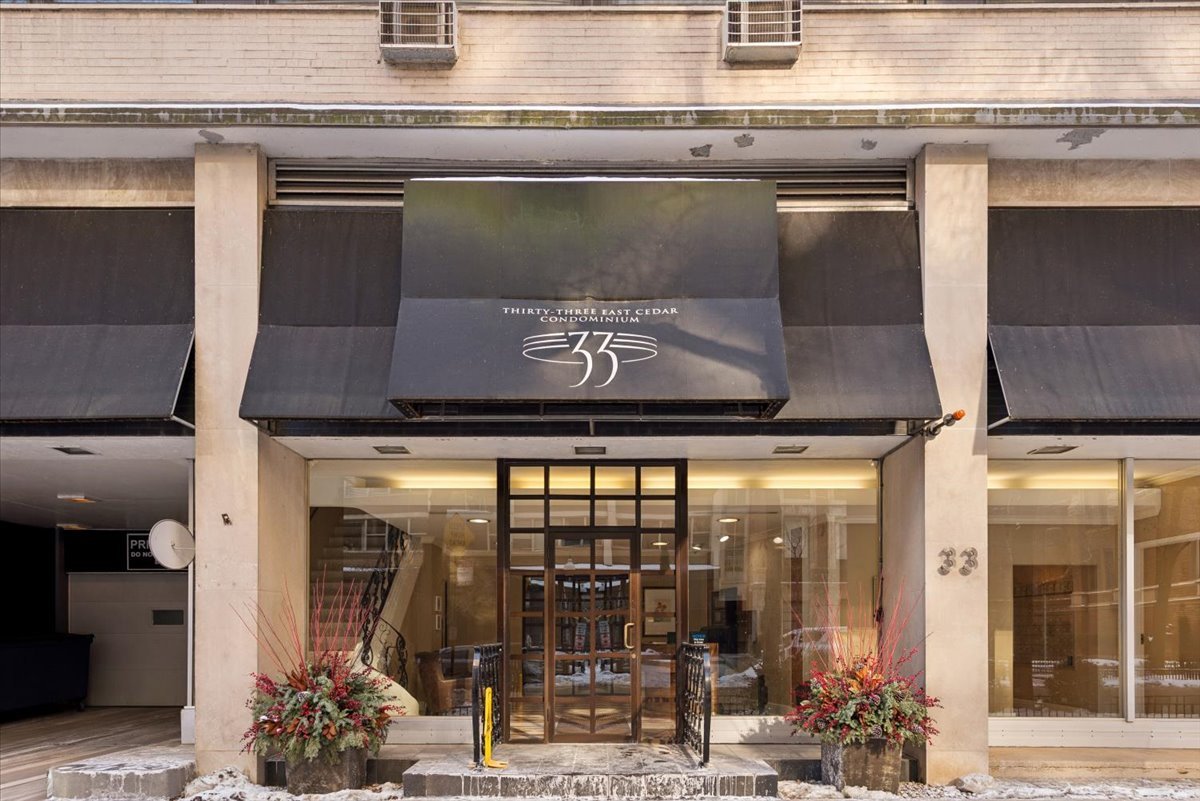 33 E Cedar Street 16E