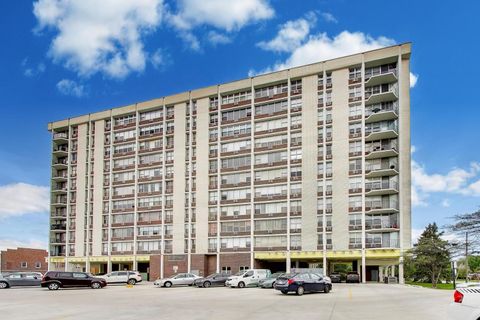 Tiny photo for 33 N Main Street #5B, Lombard, IL 60148 (MLS # 12649299)