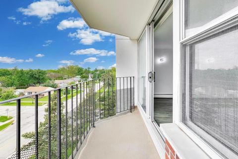Tiny photo for 33 N Main Street #5B, Lombard, IL 60148 (MLS # 12649299)
