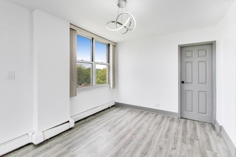 Tiny photo for 33 N Main Street #5B, Lombard, IL 60148 (MLS # 12649299)