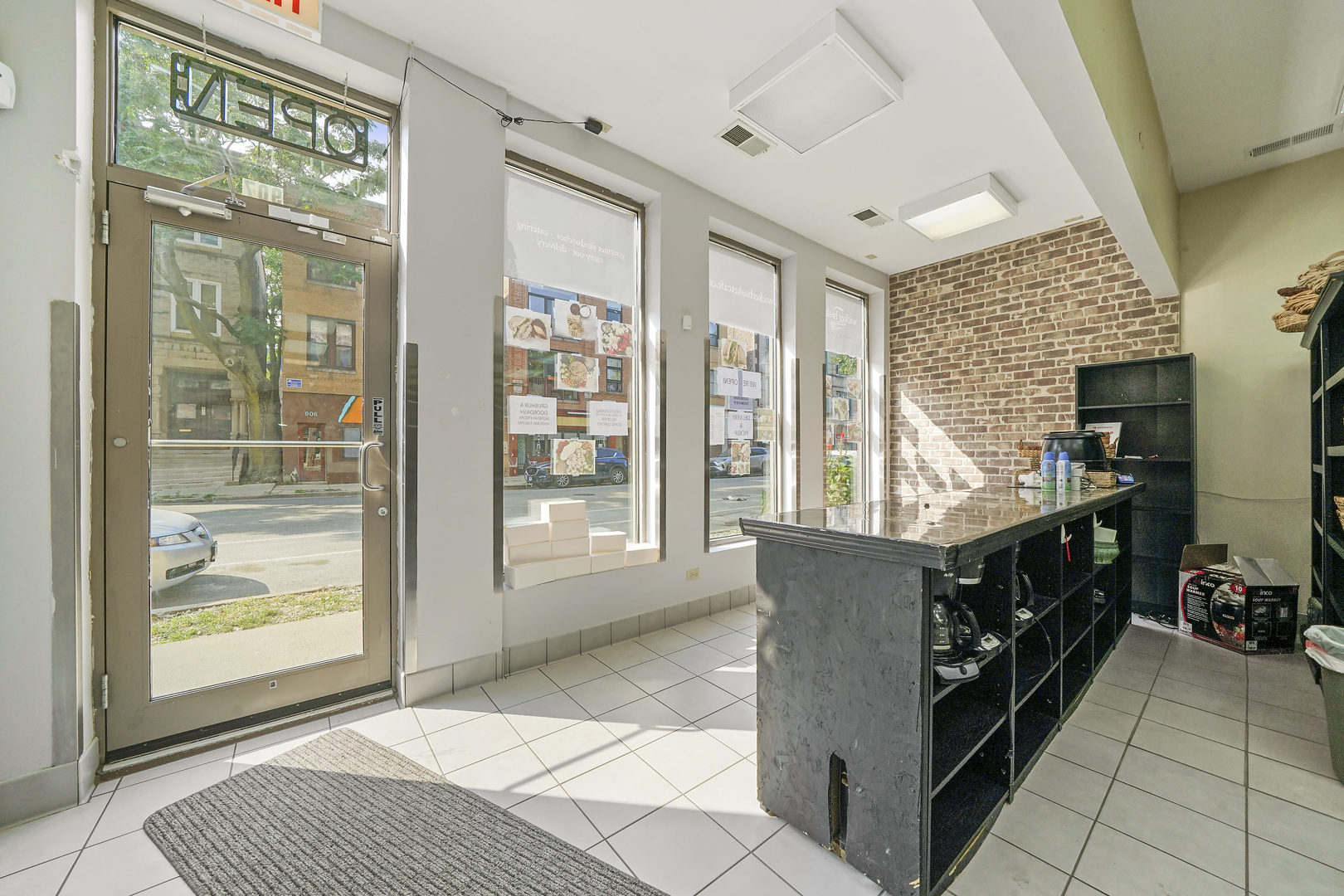 907 N DAMEN Avenue 101