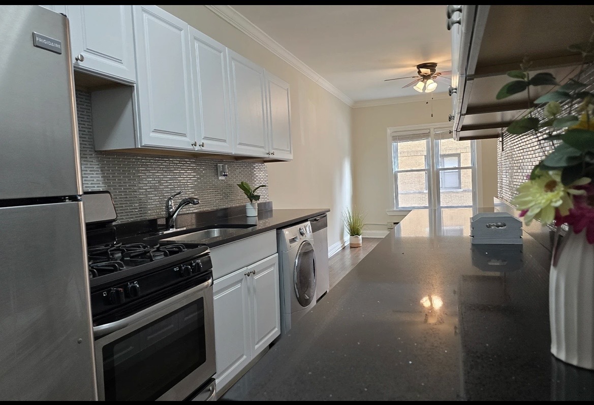 732 W Roscoe Street 1N