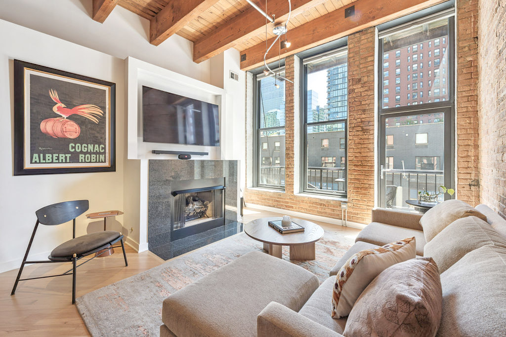300 W Grand Avenue 209