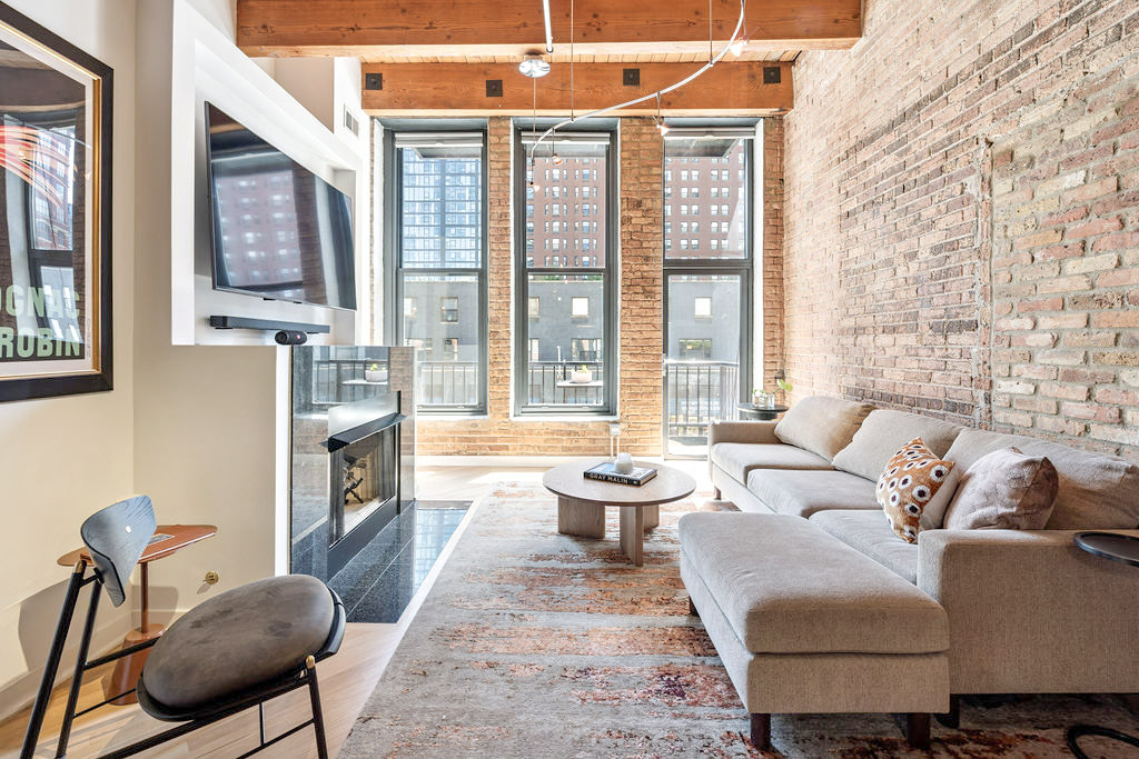 300 W Grand Avenue 209