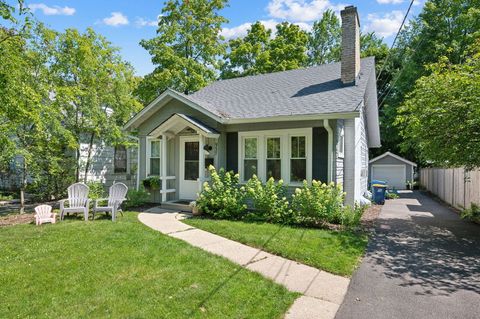 Photo of 937 Pleasant Avenue, Highland Park, IL 60035 (MLS # 12624621)