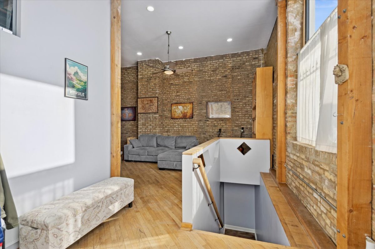 1344 W AUGUSTA Boulevard 1