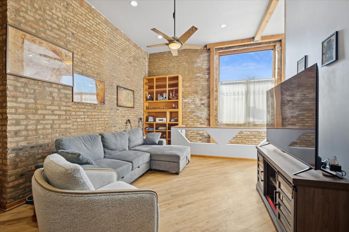 1344 W AUGUSTA Boulevard 1