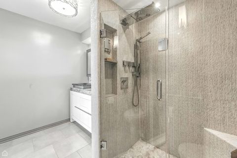 Tiny photo for 5733 N SHERIDAN Road #28D, Chicago, IL 60660 (MLS # 12458965)