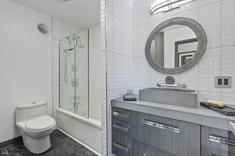 Tiny photo for 5733 N SHERIDAN Road #28D, Chicago, IL 60660 (MLS # 12458965)