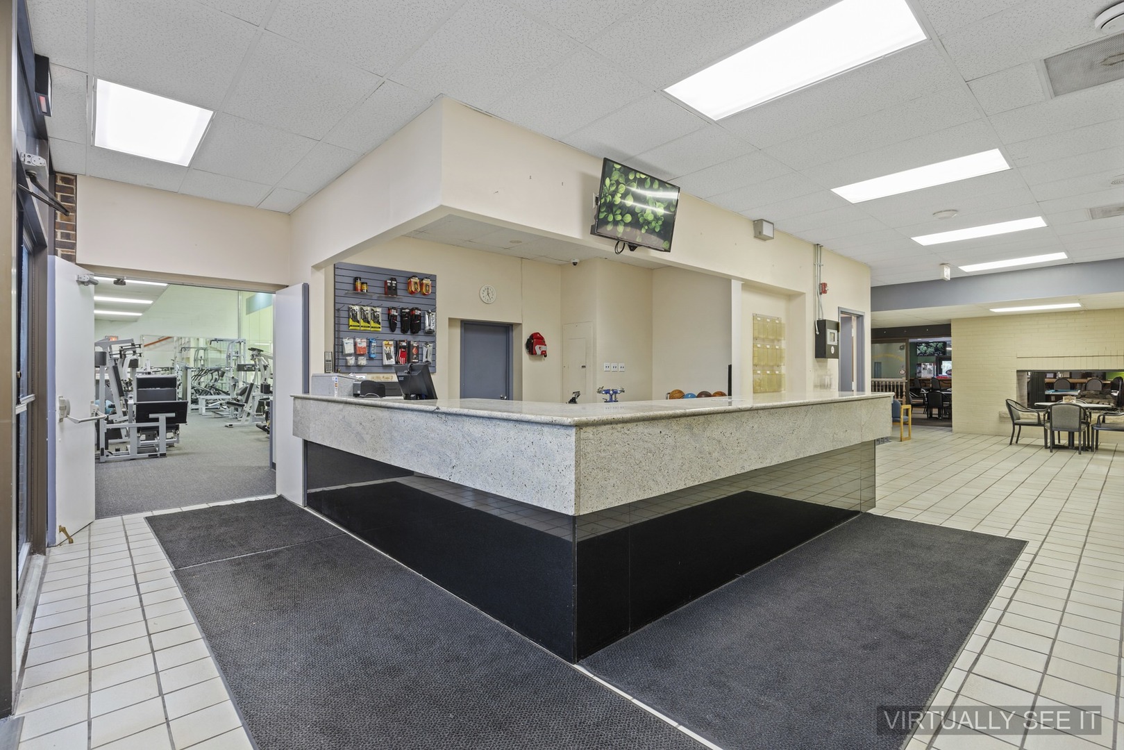 830 E Roosevelt Road