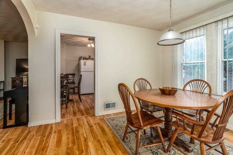 Tiny photo for 103 N 22nd Street, Murphysboro, IL 62966 (MLS # 100000593)