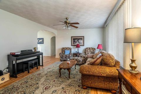 Tiny photo for 103 N 22nd Street, Murphysboro, IL 62966 (MLS # 100000593)