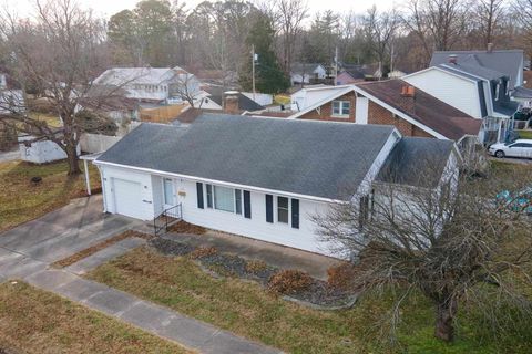 Tiny photo for 103 N 22nd Street, Murphysboro, IL 62966 (MLS # 100000593)