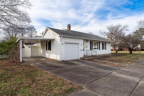 Tiny photo for 103 N 22nd Street, Murphysboro, IL 62966 (MLS # 100000593)