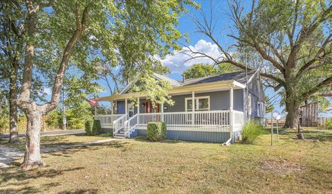 Tiny photo for 911 N CO RD 590 E Road, Tuscola, IL 61953 (MLS # 12429958)