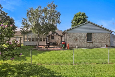 Tiny photo for 608 E Oaks Road, Urbana, IL 61802 (MLS # 12646733)