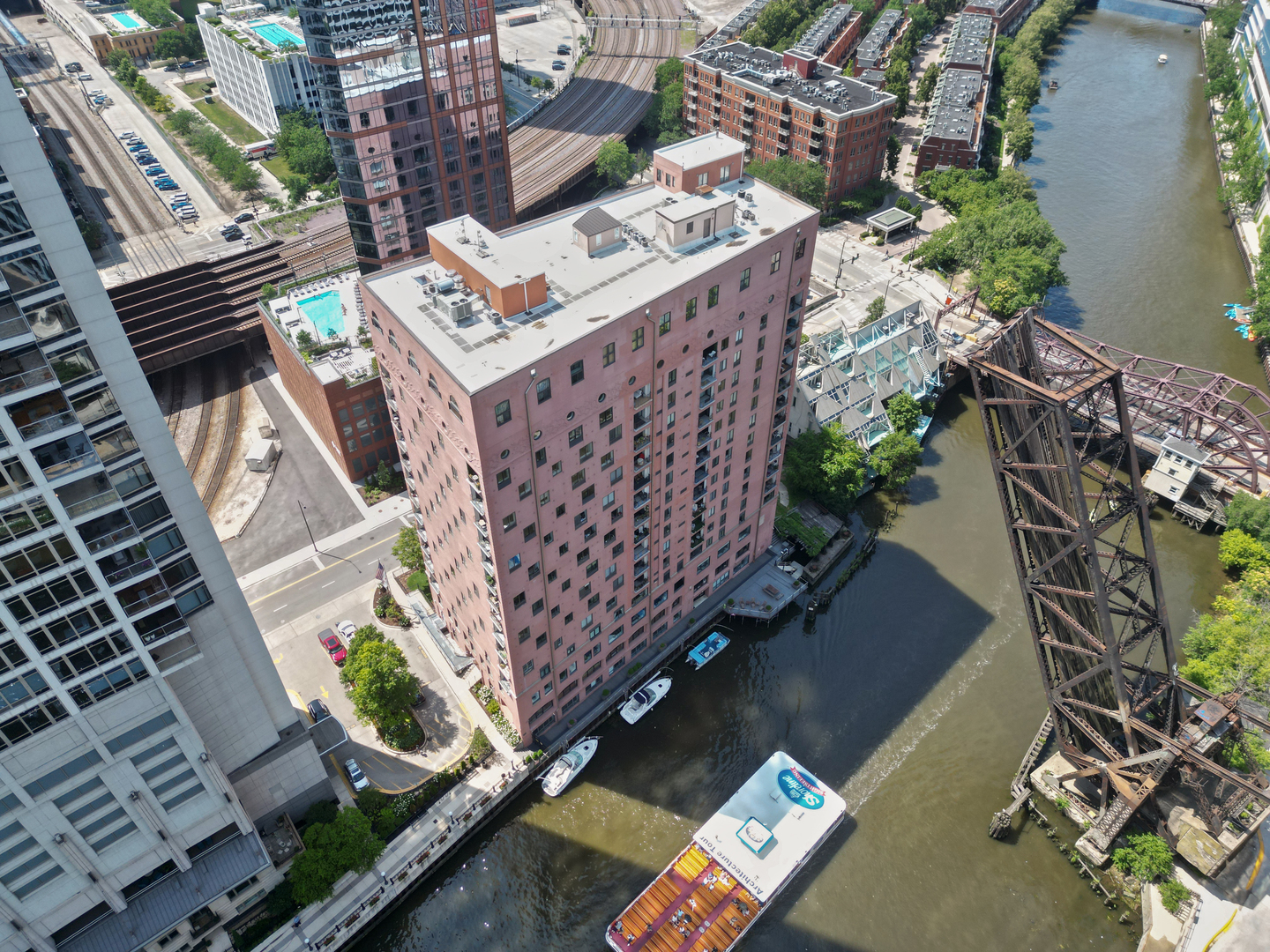 355 N CANAL Street C1