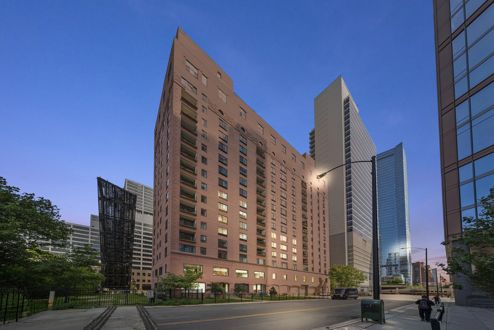 355 N CANAL Street C1