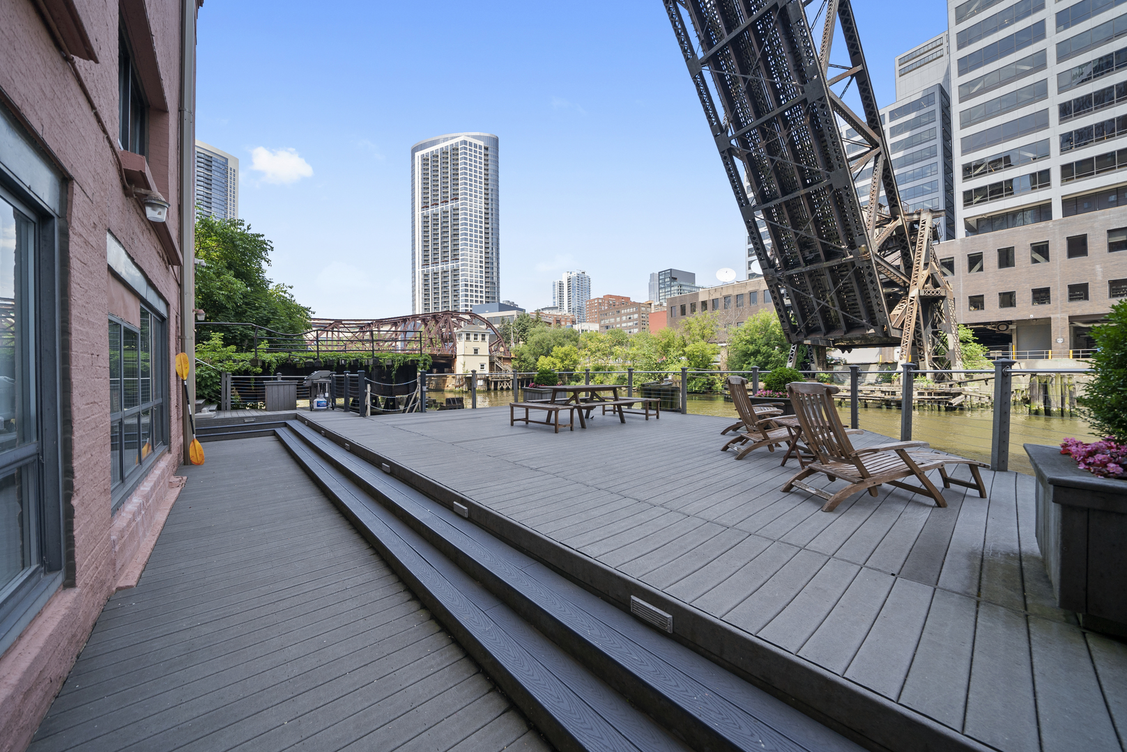 355 N CANAL Street C1